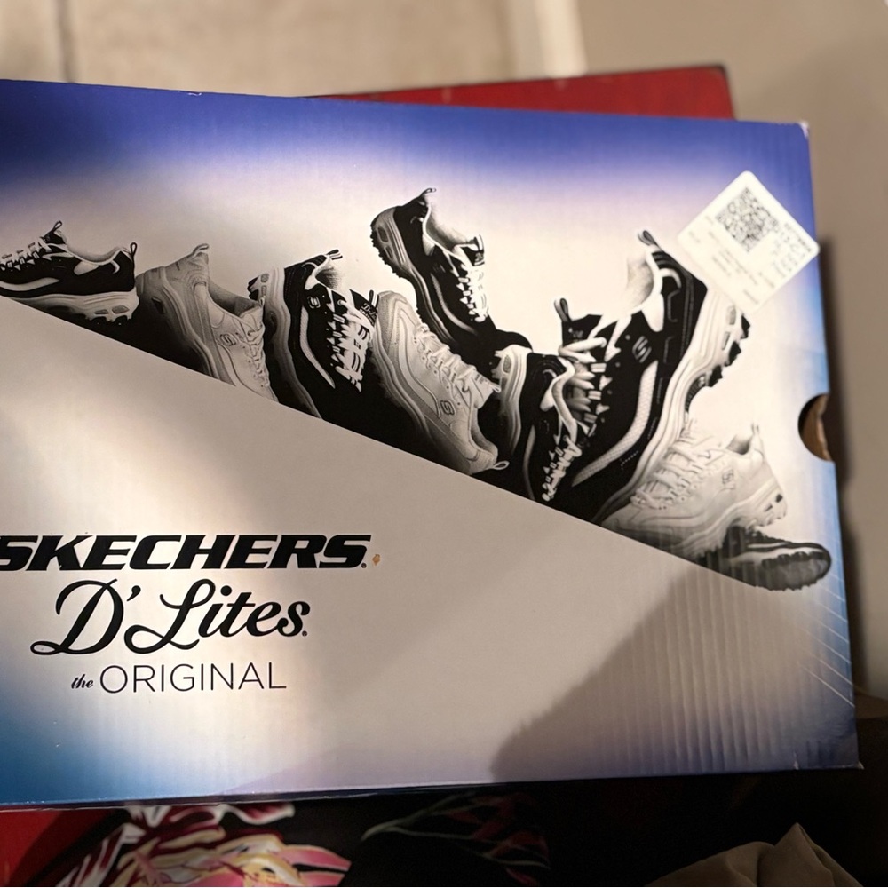 Skechers - Picture 7 of 8